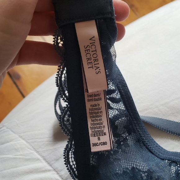 Victoria's Secret bra - Picture 3 of 3